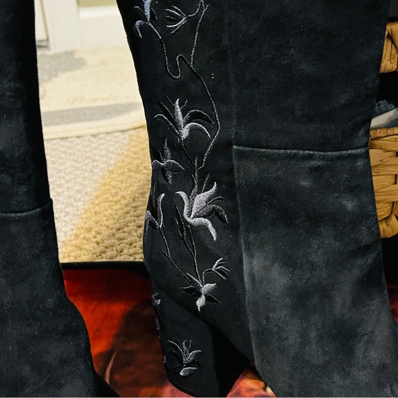 🎶Stunning Embroidered Kenneth Cole Suede Over-the-Knee Boots! - Picture 8 of 13